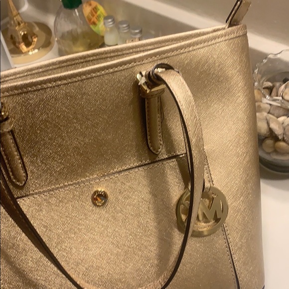 Jet Set Travel Medium Metallic Saffiano Leather - Picture 3 of 7